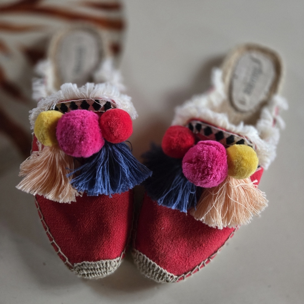 Soludos Coco Red Slide On Espadrille Mule With Colorful Pom Pom Accent Size 8.5